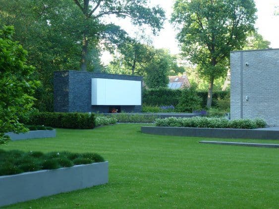 Tuin bij villa in Brasschaat