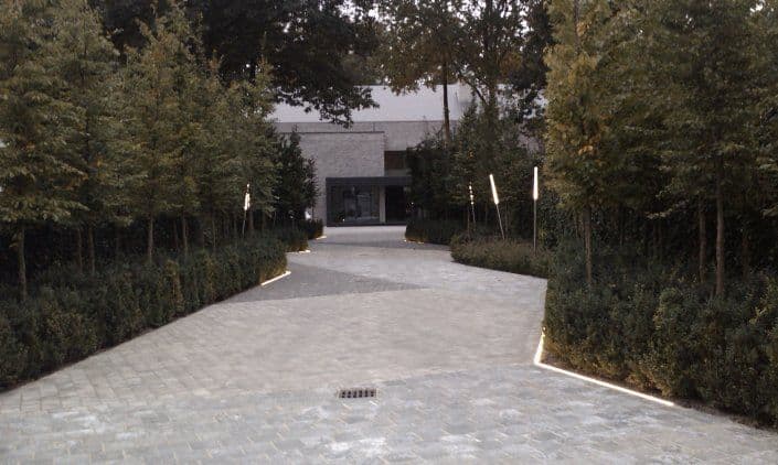 Groenkamers in de tuin bij villa in Brasschaat